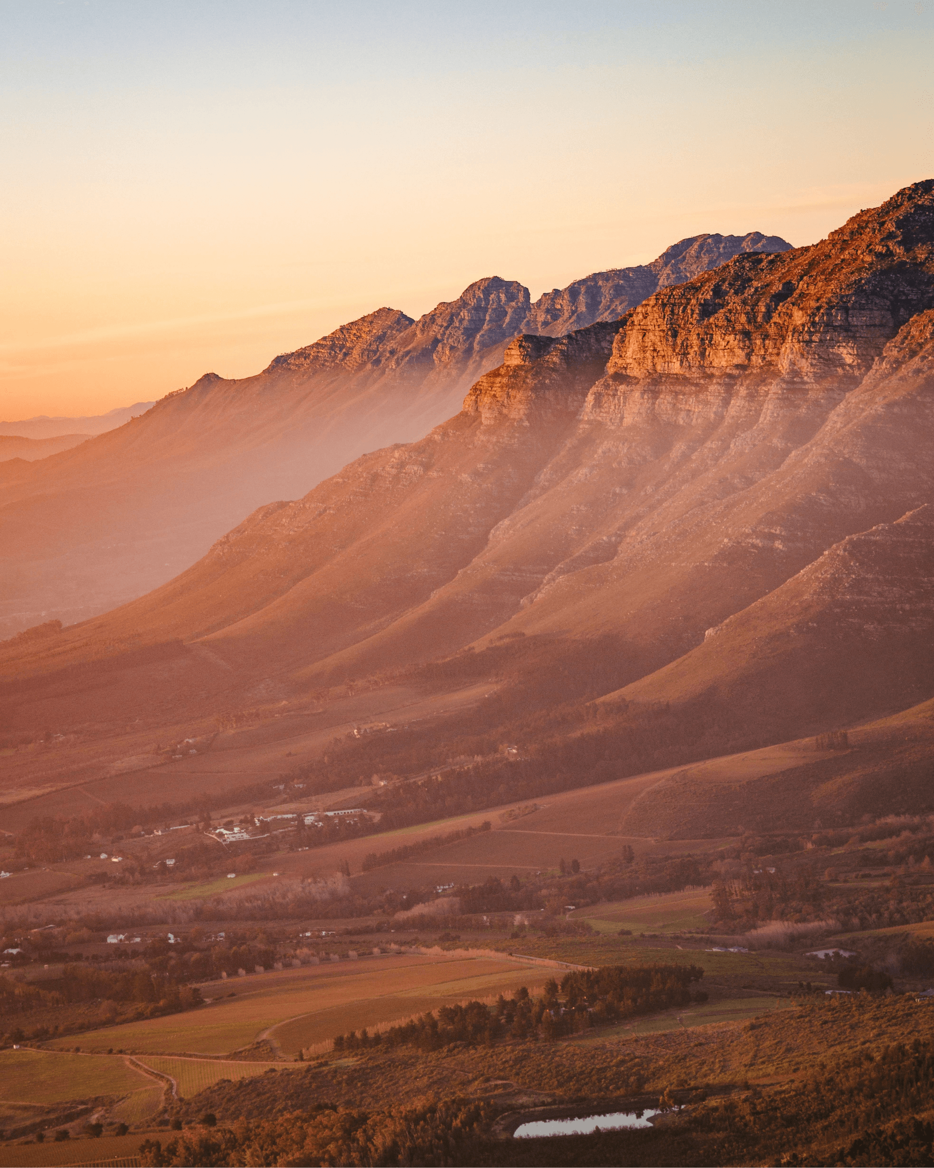 A red sunset of the Drakenstein mountains